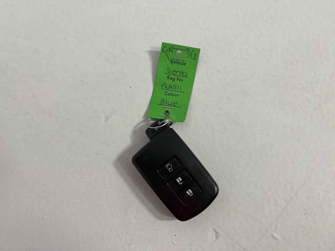 Photo '21' of Toyota Sienta Photo '21' of Toyota Sienta