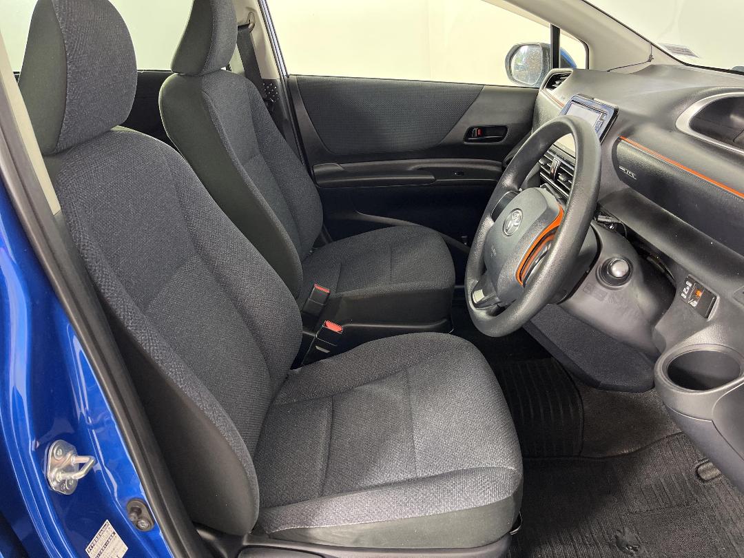 Photo '16' of Toyota Sienta Photo '16' of Toyota Sienta