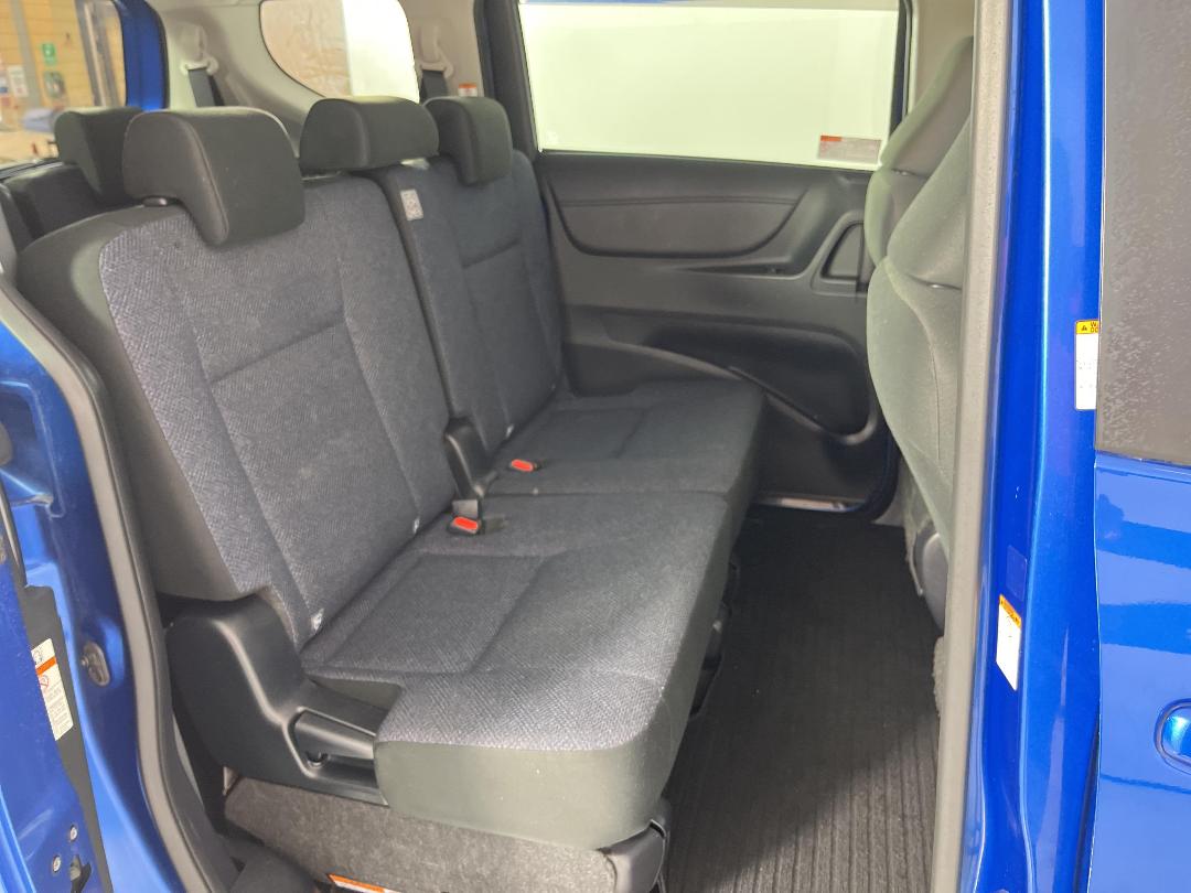 Photo '19' of Toyota Sienta Photo '19' of Toyota Sienta