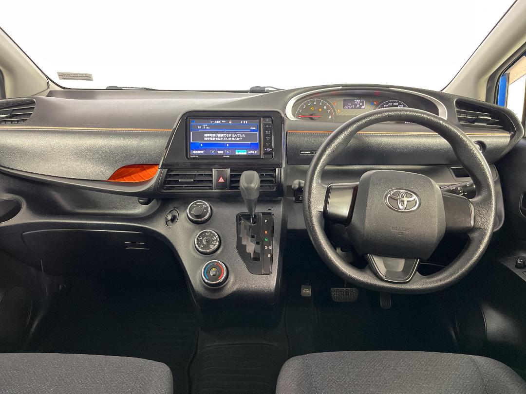 Photo '17' of Toyota Sienta Photo '17' of Toyota Sienta
