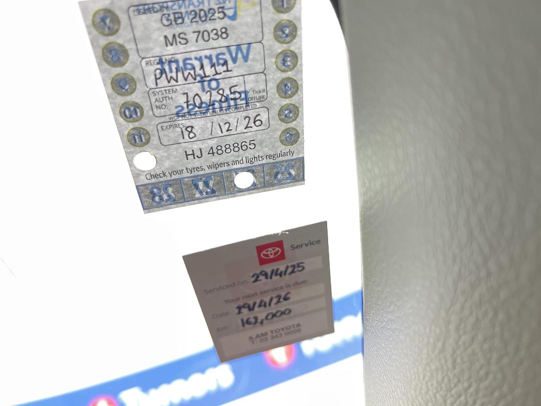 Photo '24' of Toyota Sienta Photo '24' of Toyota Sienta