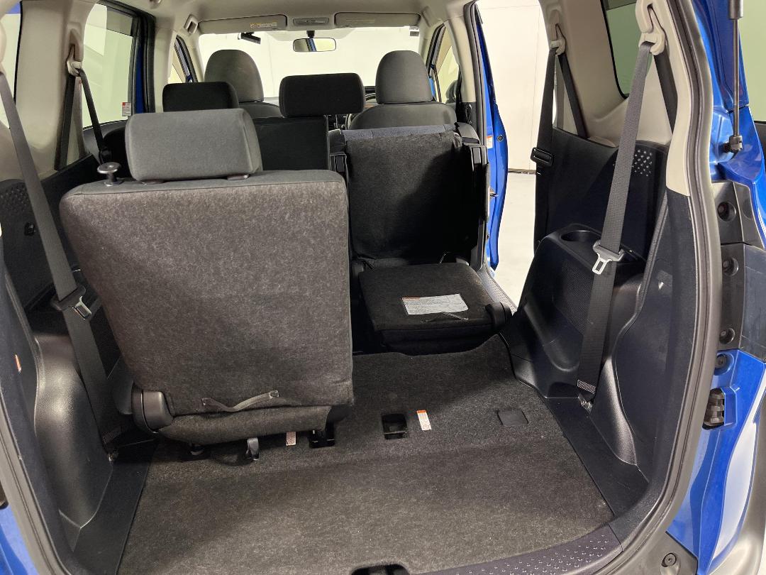 Photo '23' of Toyota Sienta Photo '23' of Toyota Sienta