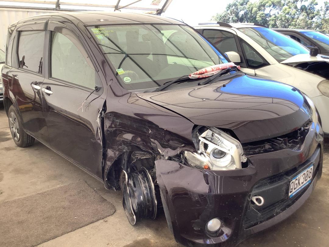 Photo '2' of Toyota Sienta Photo '2' of Toyota Sienta