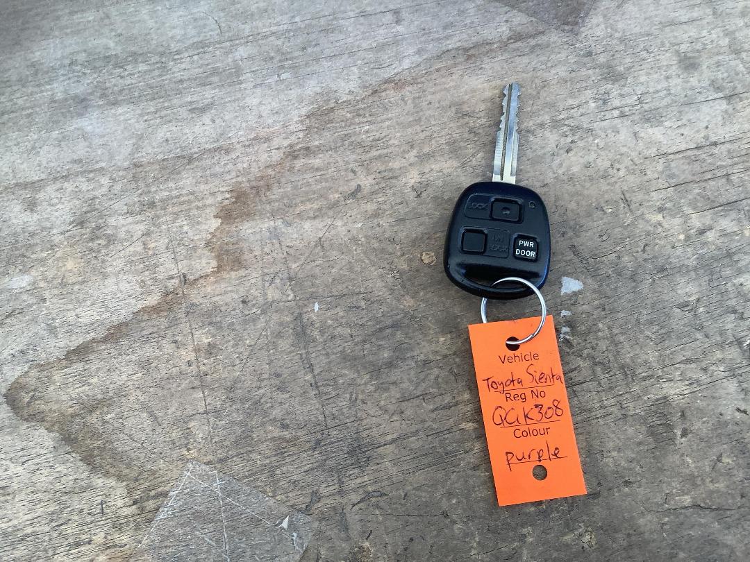 Photo '16' of Toyota Sienta Photo '16' of Toyota Sienta