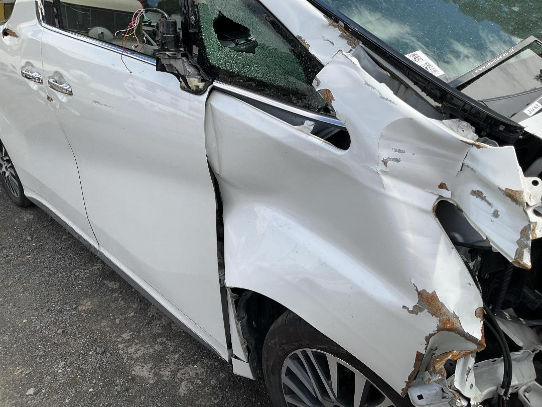 Photo '7' of Toyota Vellfire V6