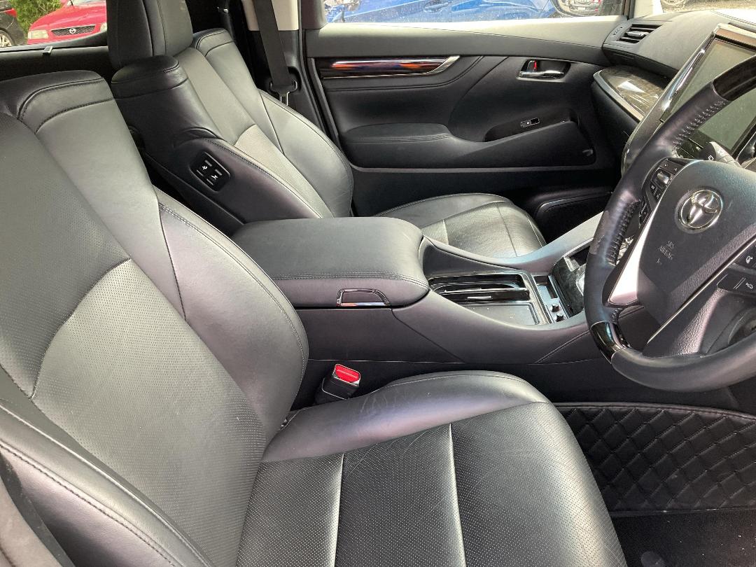 Photo '14' of Toyota Vellfire V6