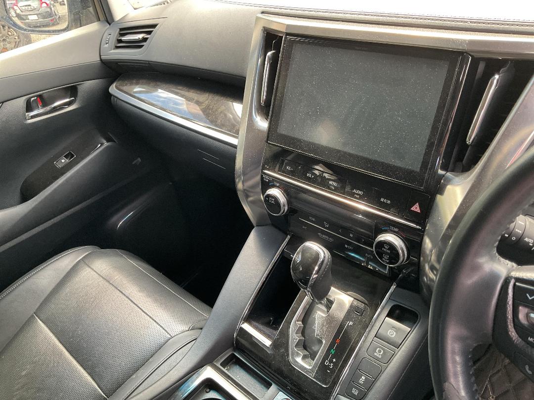 Photo '13' of Toyota Vellfire V6