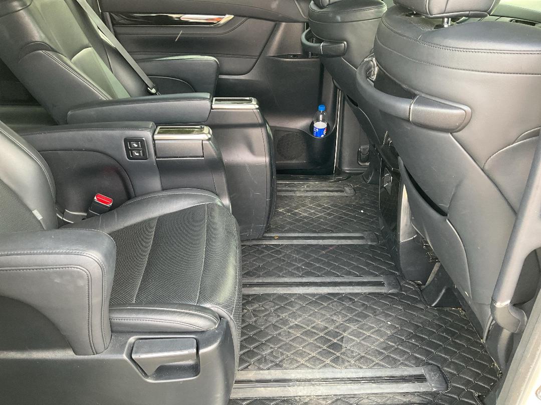 Photo '16' of Toyota Vellfire V6