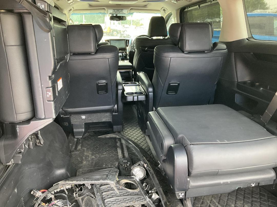 Photo '18' of Toyota Vellfire V6