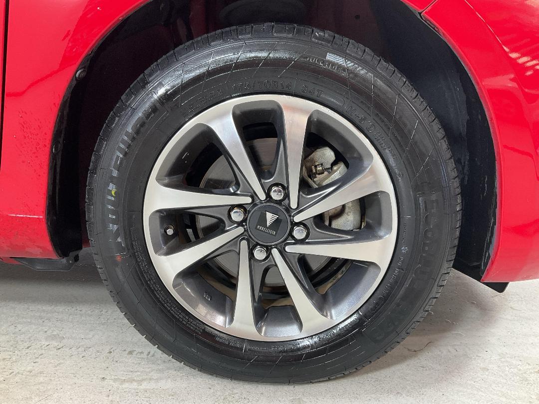 Photo '9' of Toyota Vitz