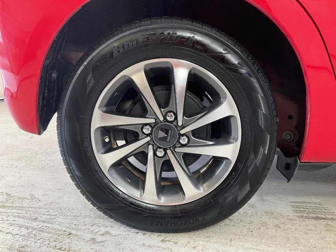 Photo '12' of Toyota Vitz