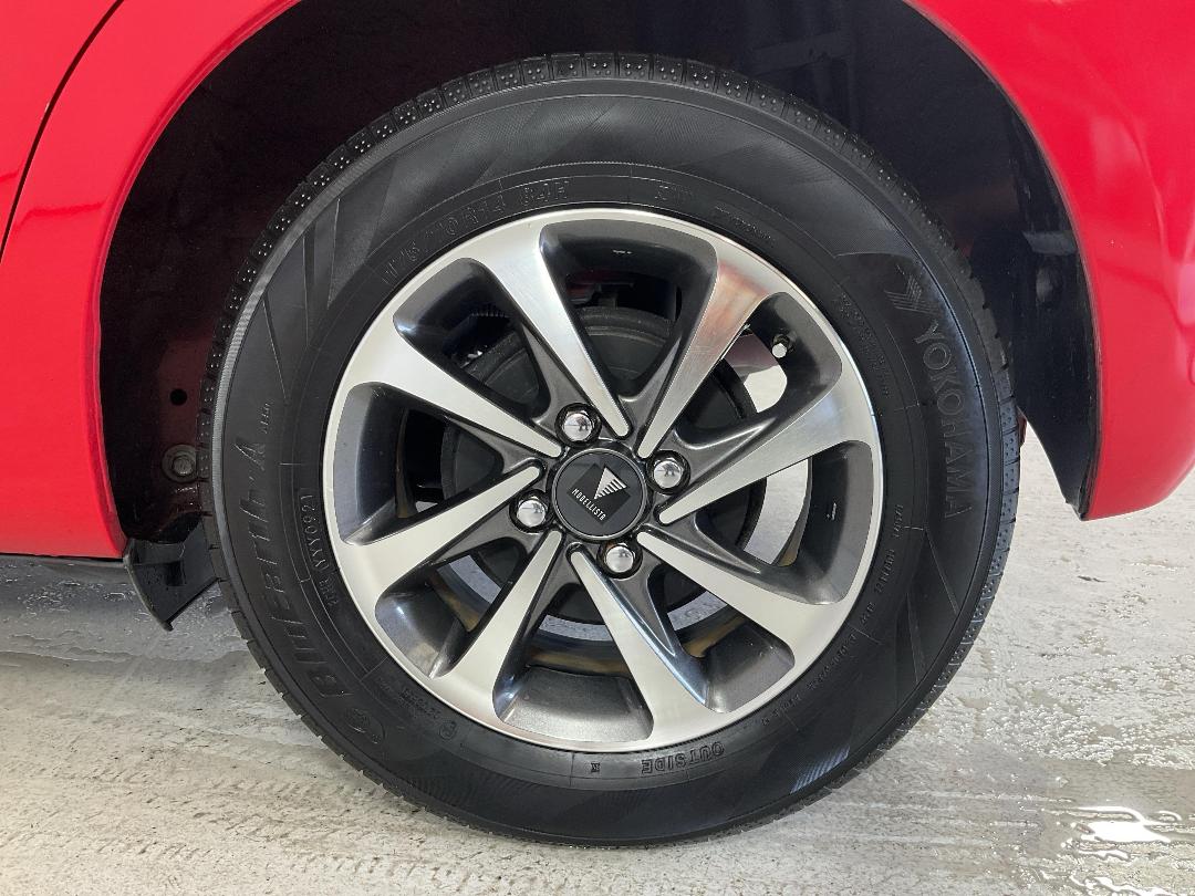 Photo '11' of Toyota Vitz