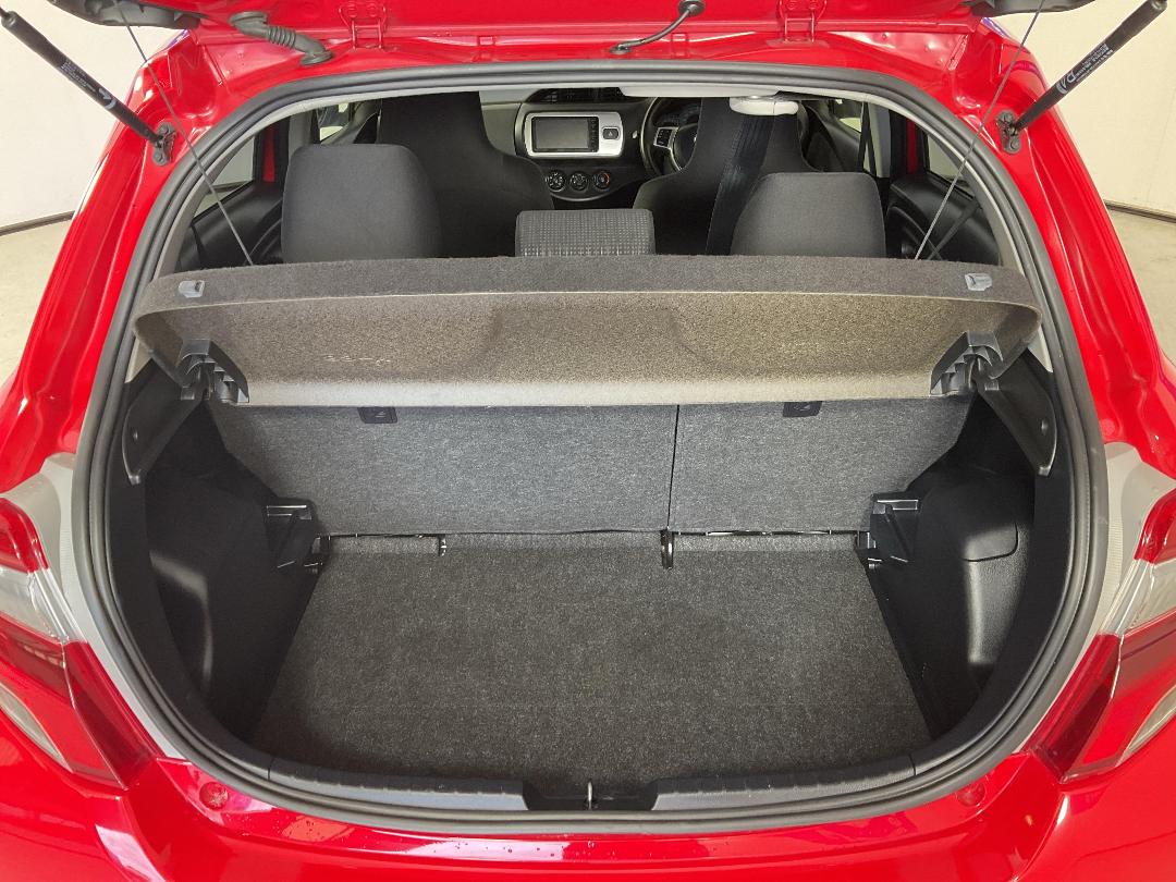 Photo '14' of Toyota Vitz