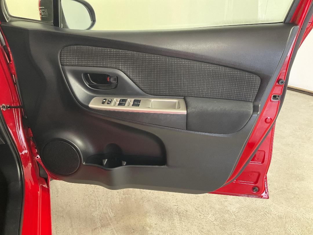 Photo '15' of Toyota Vitz