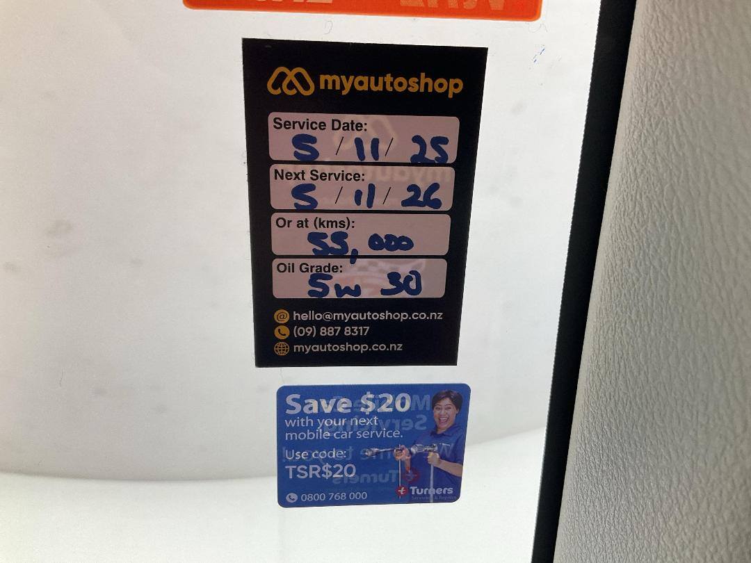 Photo '24' of Toyota Vitz