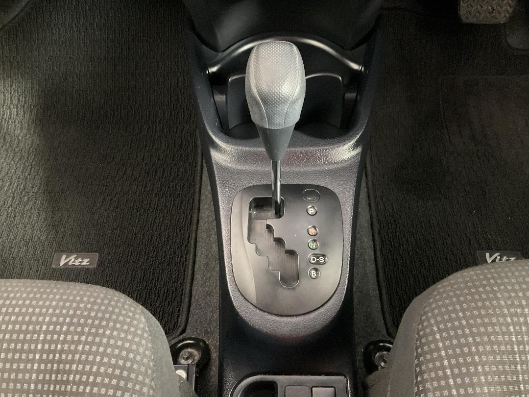 Photo '18' of Toyota Vitz