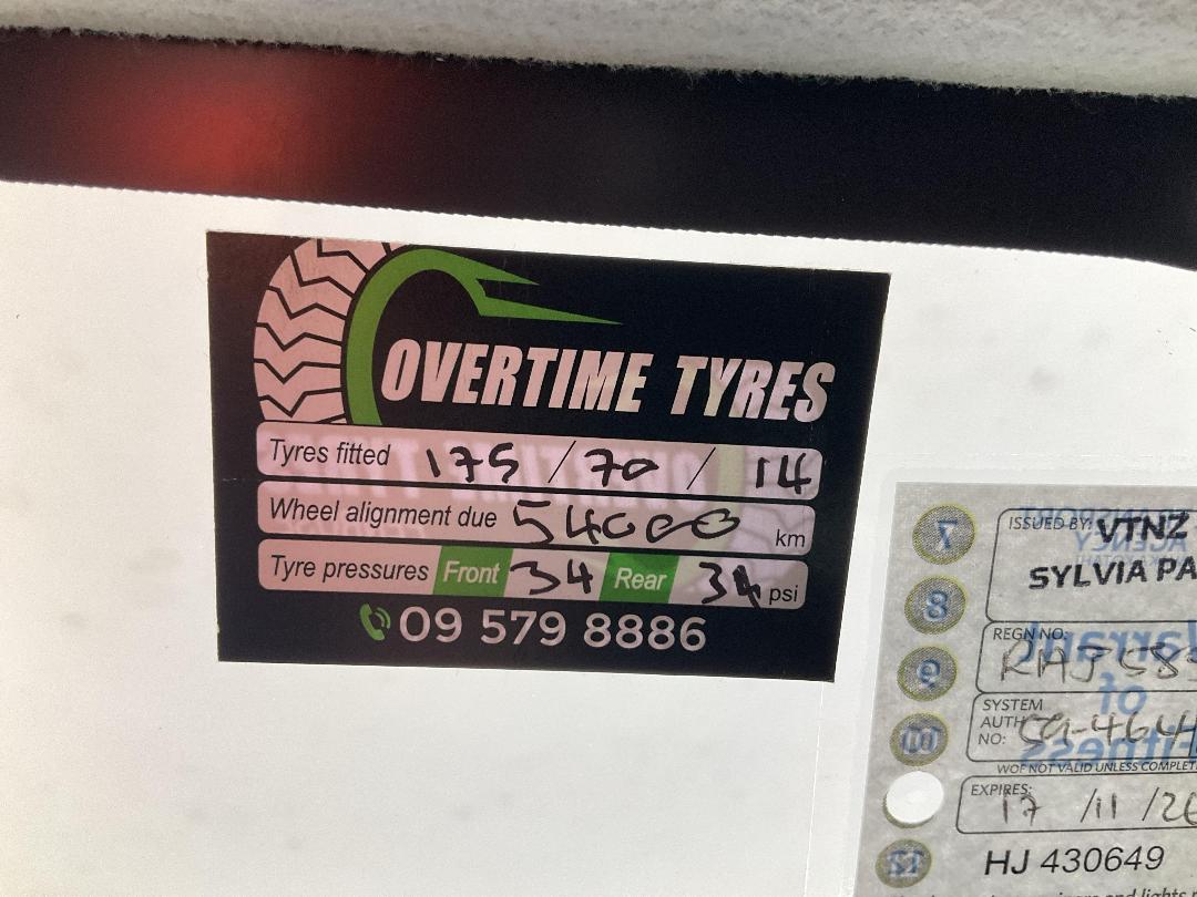 Photo '25' of Toyota Vitz