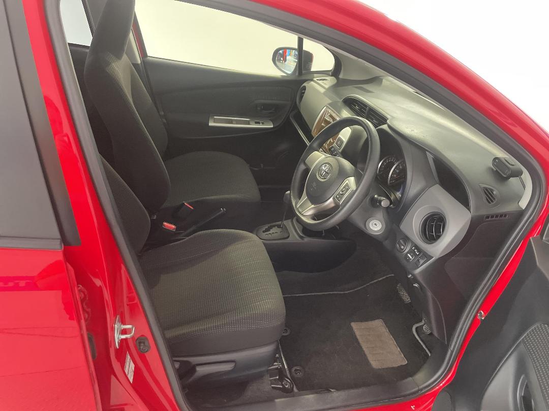 Photo '16' of Toyota Vitz