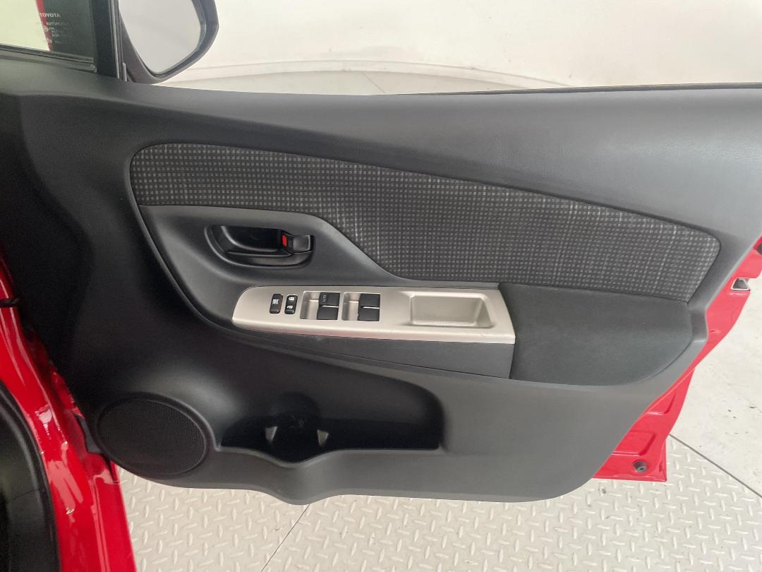 Photo '15' of Toyota Vitz