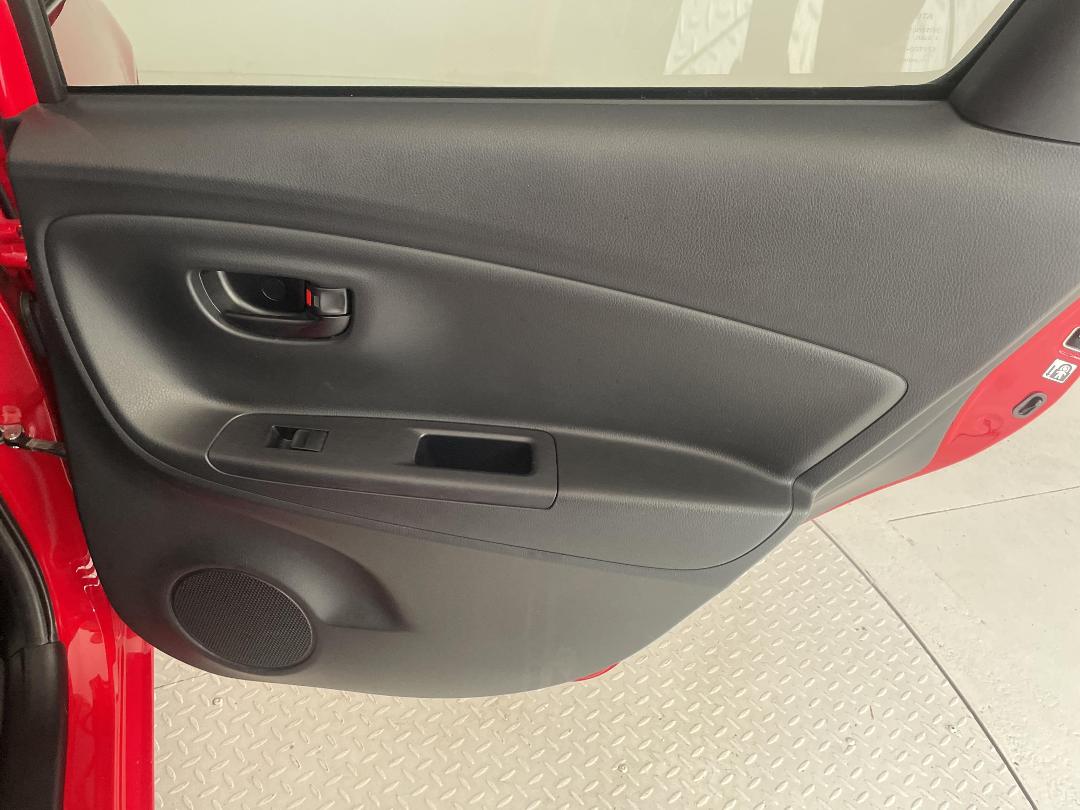 Photo '19' of Toyota Vitz