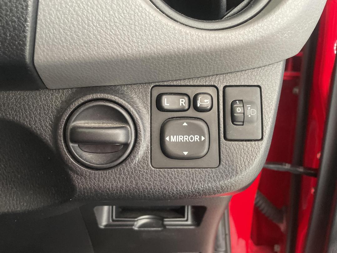 Photo '24' of Toyota Vitz