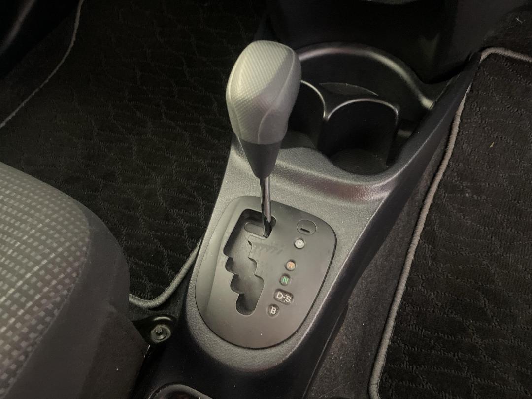 Photo '28' of Toyota Vitz