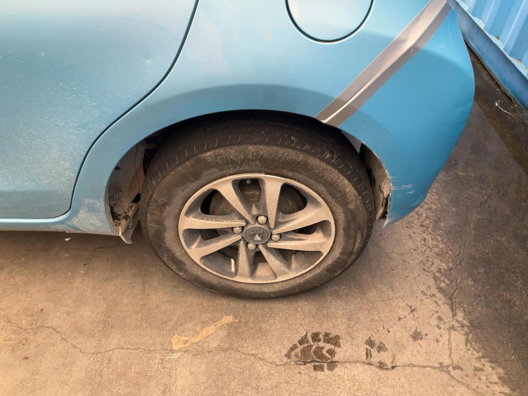 Photo '12' of Toyota Vitz