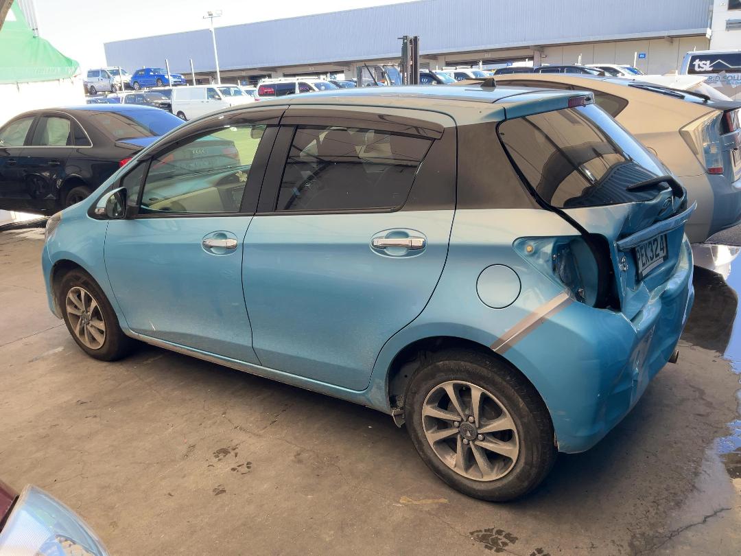 Photo '13' of Toyota Vitz