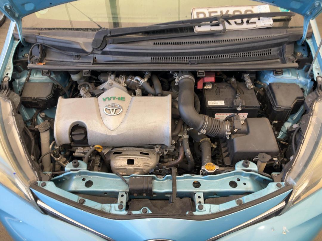 Photo '28' of Toyota Vitz