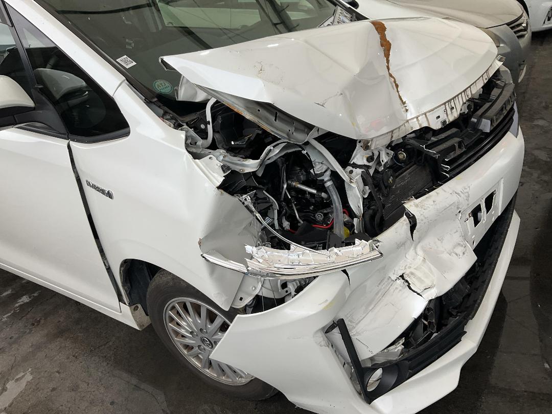 Photo '4' of Toyota Voxy Hybrid Photo '4' of Toyota Voxy Hybrid