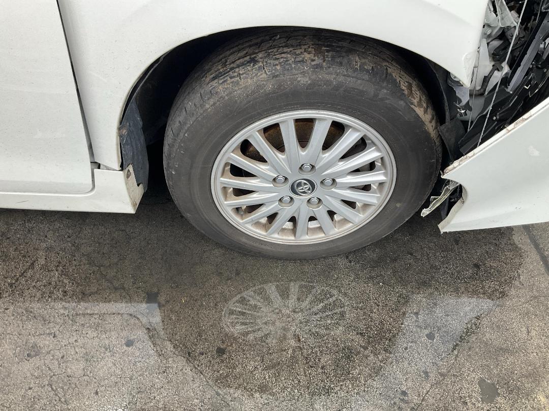 Photo '2' of Toyota Voxy Hybrid Photo '2' of Toyota Voxy Hybrid