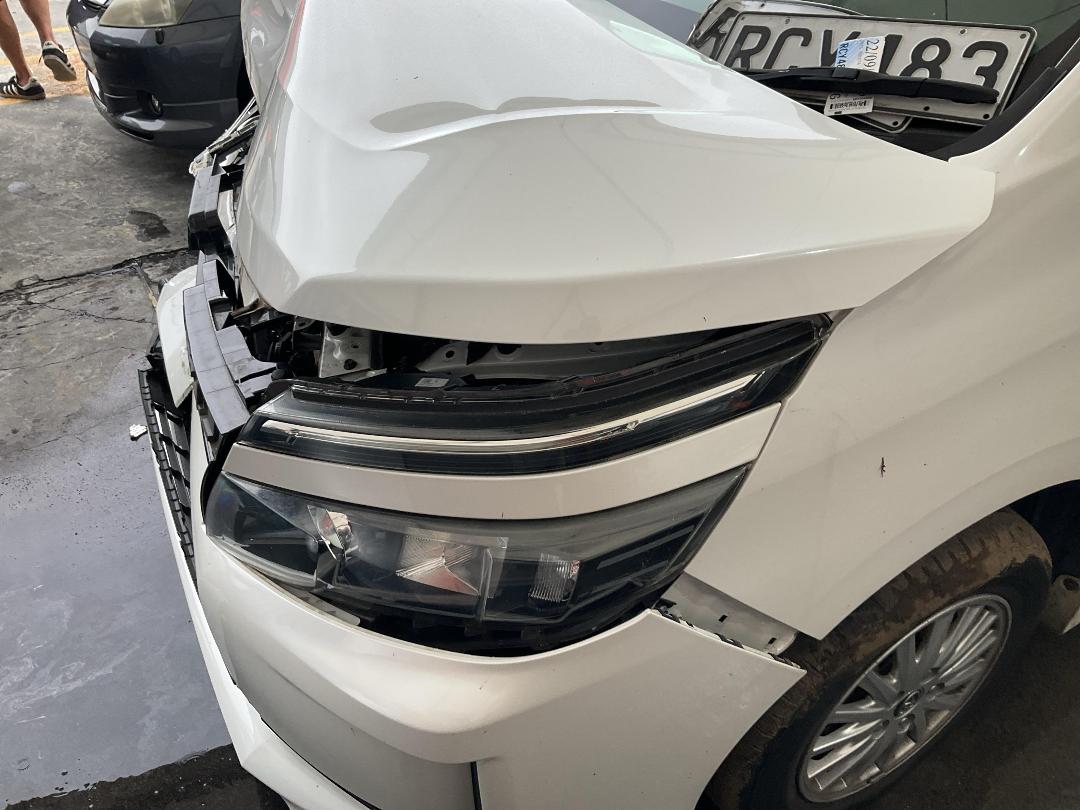 Photo '8' of Toyota Voxy Hybrid Photo '8' of Toyota Voxy Hybrid