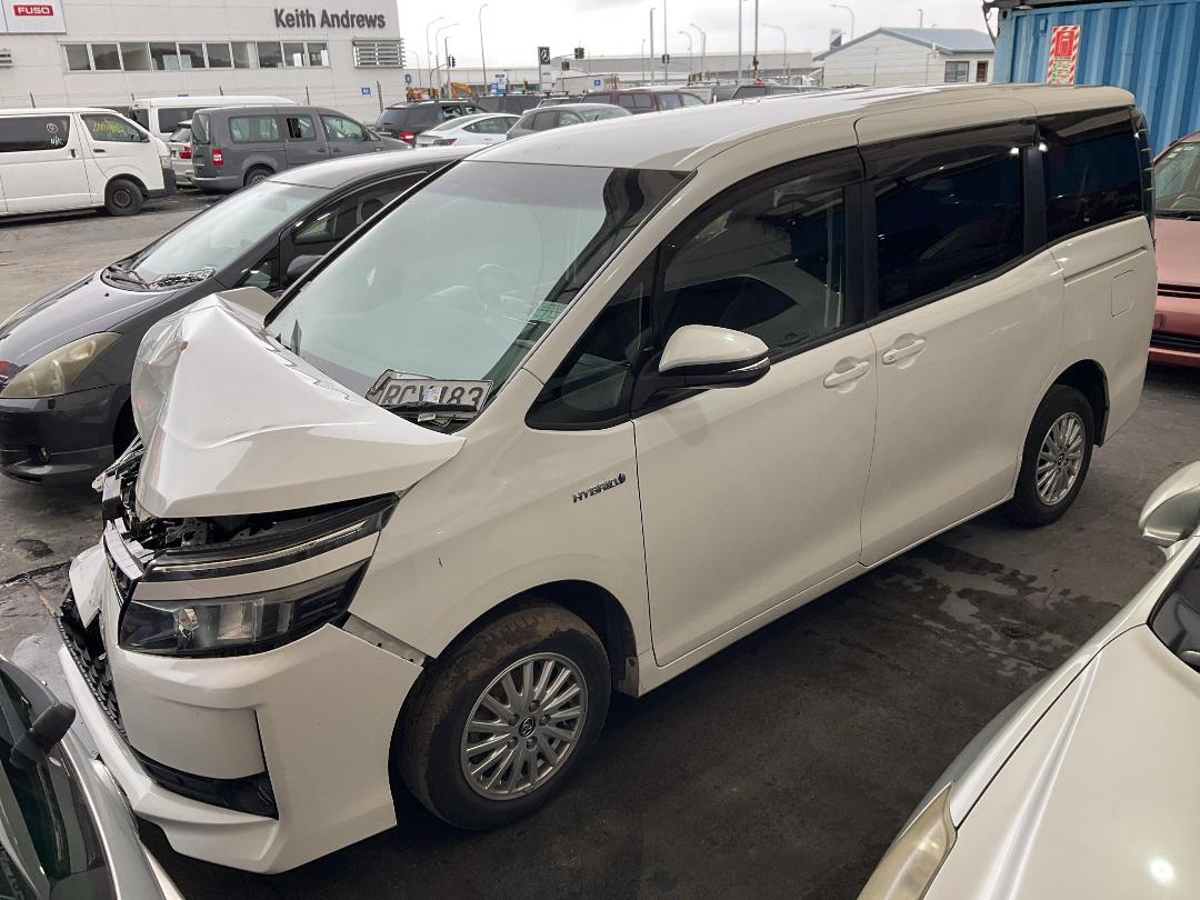 Photo '9' of Toyota Voxy Hybrid Photo '9' of Toyota Voxy Hybrid