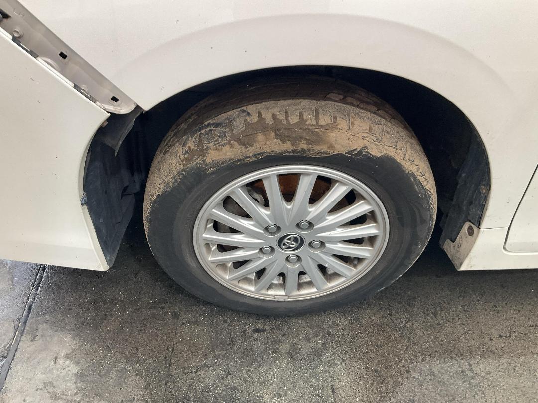 Photo '10' of Toyota Voxy Hybrid Photo '10' of Toyota Voxy Hybrid