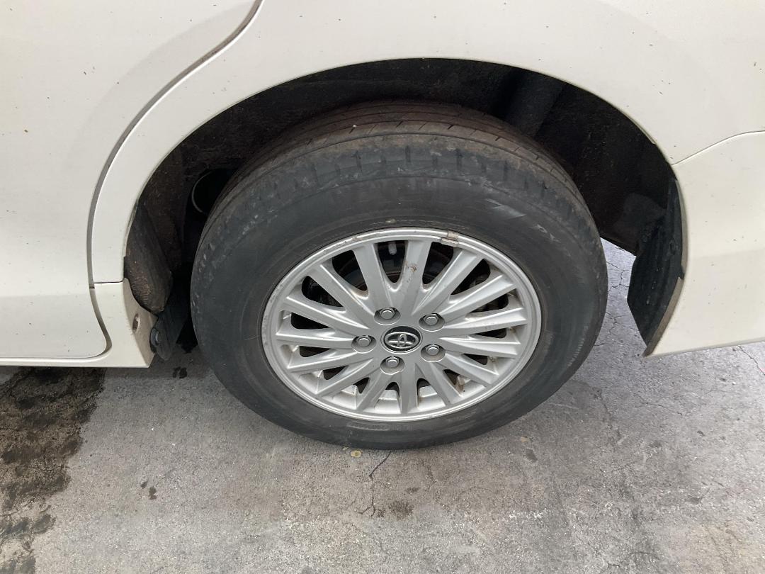 Photo '12' of Toyota Voxy Hybrid Photo '12' of Toyota Voxy Hybrid