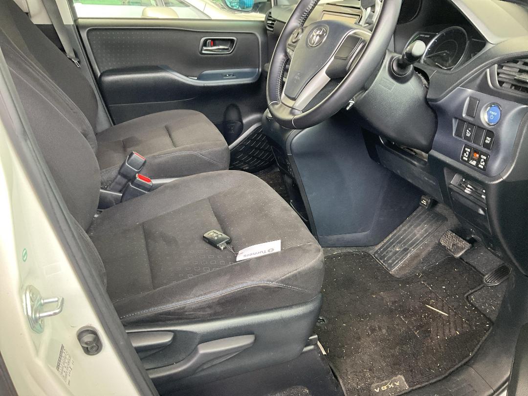 Photo '20' of Toyota Voxy Hybrid Photo '20' of Toyota Voxy Hybrid