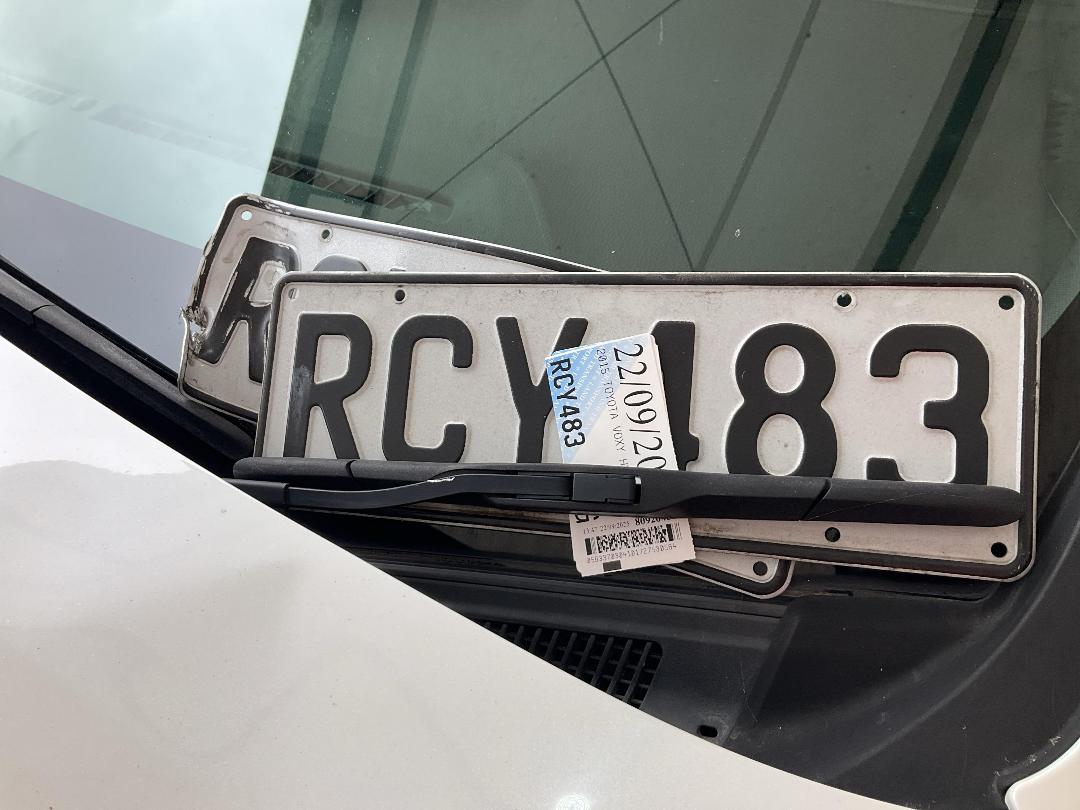 Photo '32' of Toyota Voxy Hybrid Photo '32' of Toyota Voxy Hybrid