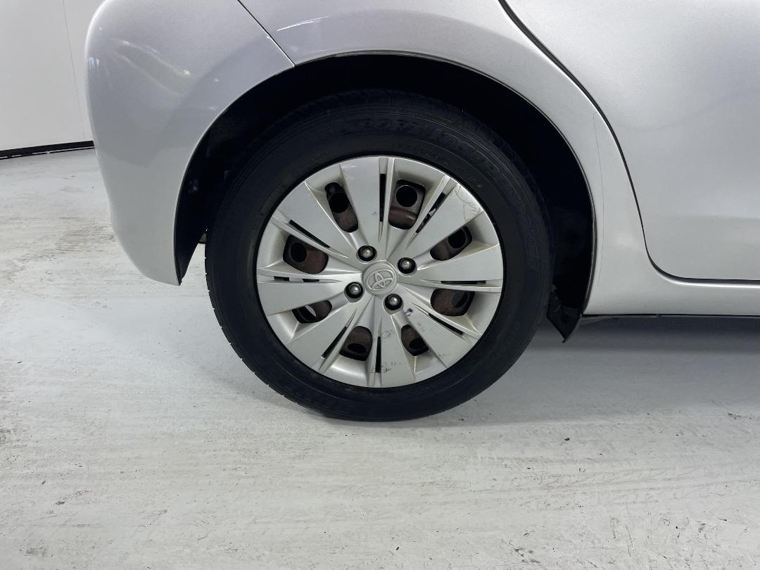 Photo '12' of Toyota Yaris