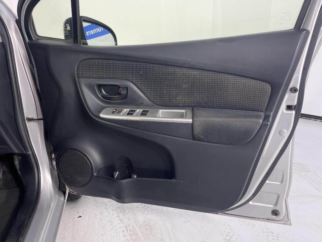 Photo '15' of Toyota Yaris