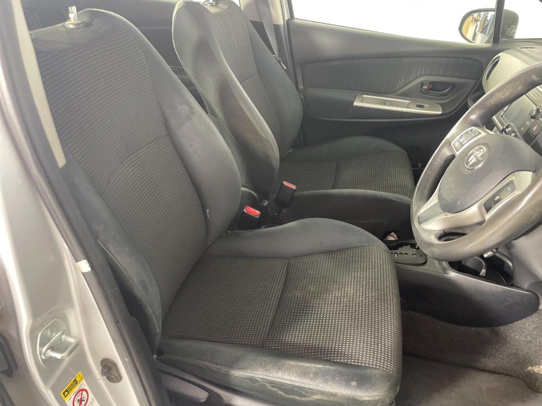 Photo '16' of Toyota Yaris