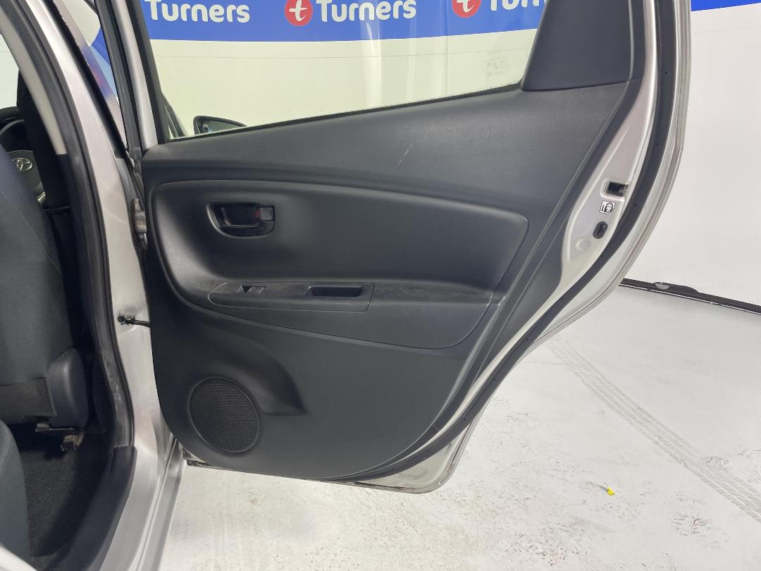 Photo '19' of Toyota Yaris