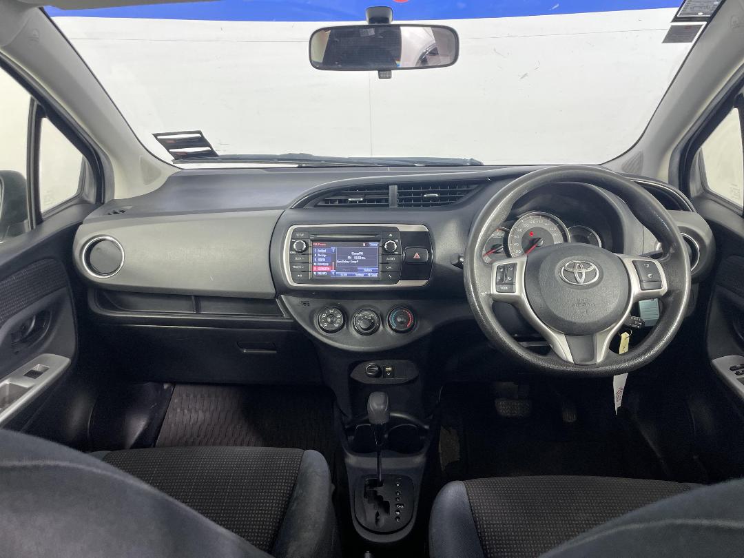 Photo '17' of Toyota Yaris