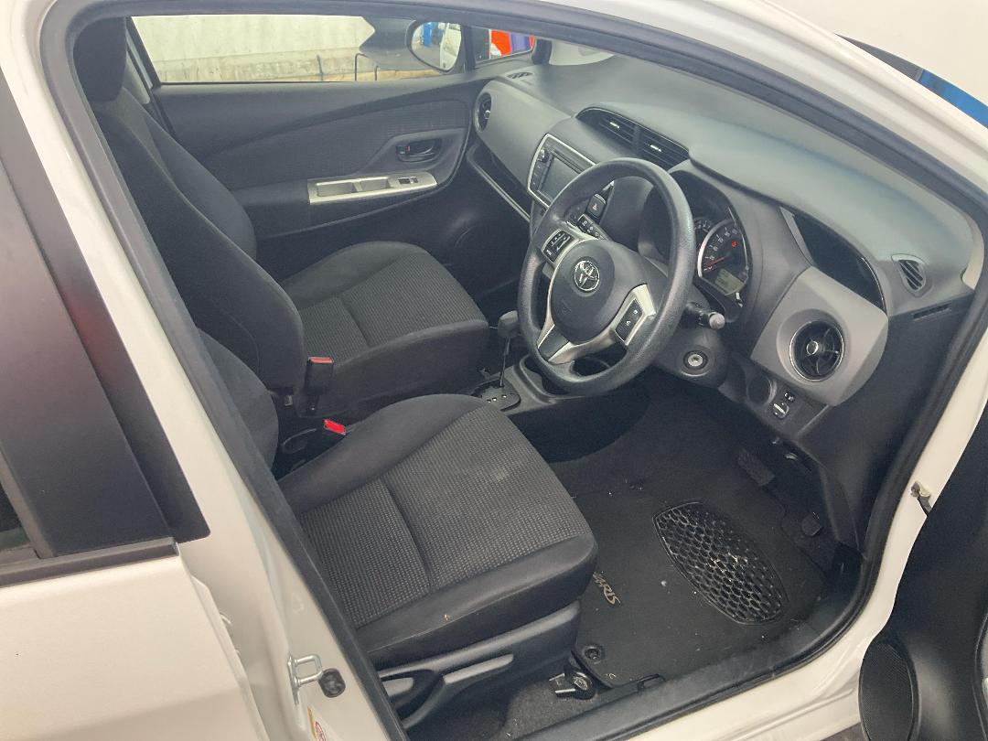 Photo '18' of Toyota Yaris GX