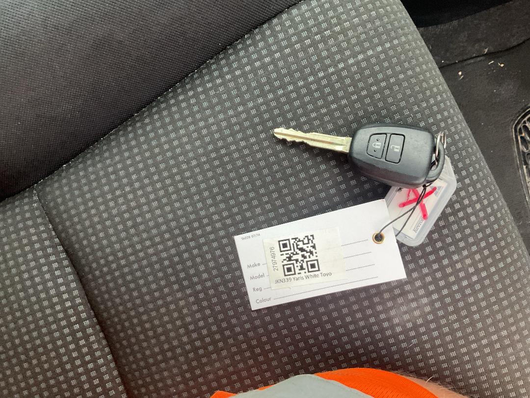 Photo '17' of Toyota Yaris GX