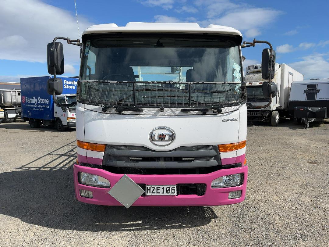 Photo '9' of UD Trucks MK11250 Gas Bottle Truck Photo '9' of UD Trucks MK11250 Gas Bottle Truck