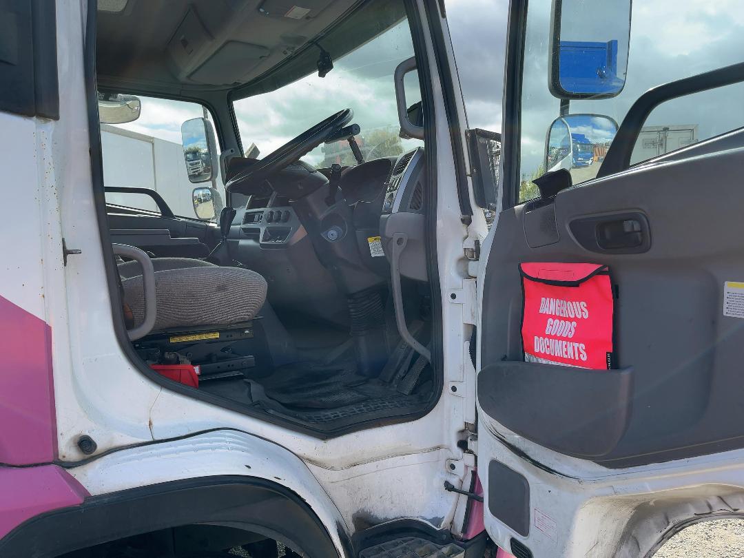 Photo '10' of UD Trucks MK11250 Gas Bottle Truck Photo '10' of UD Trucks MK11250 Gas Bottle Truck