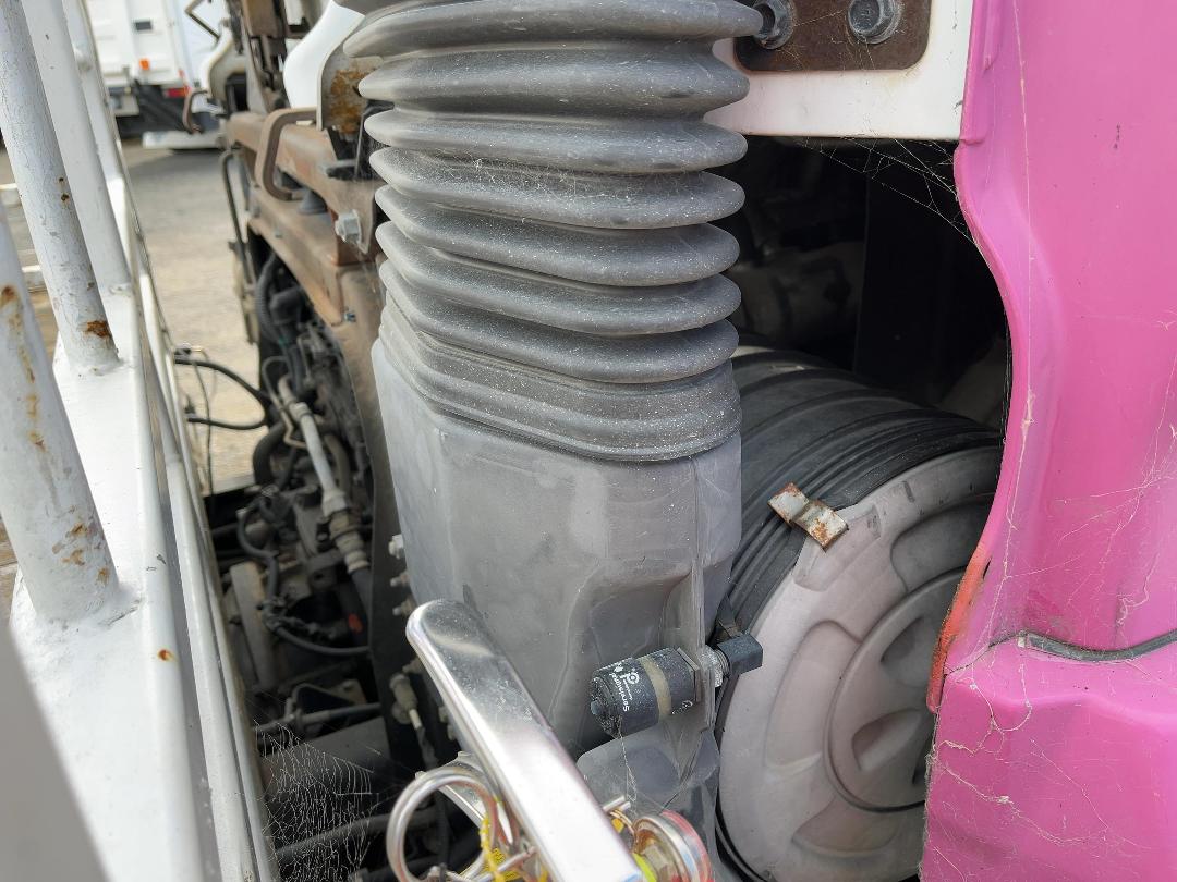 Photo '35' of UD Trucks MK11250 Gas Bottle Truck Photo '35' of UD Trucks MK11250 Gas Bottle Truck