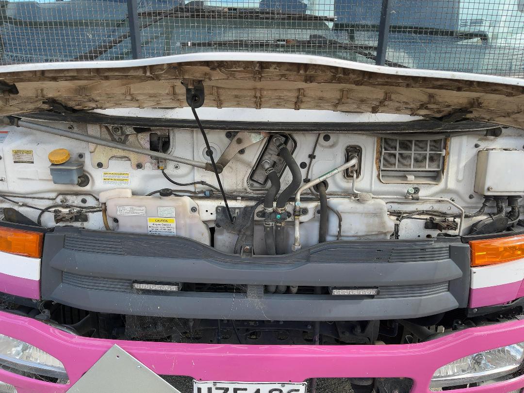 Photo '38' of UD Trucks MK11250 Gas Bottle Truck Photo '38' of UD Trucks MK11250 Gas Bottle Truck