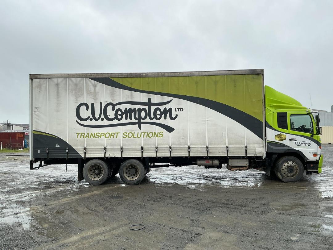 Photo '3' of UD Trucks PK17280 Curtainsider Photo '3' of UD Trucks PK17280 Curtainsider