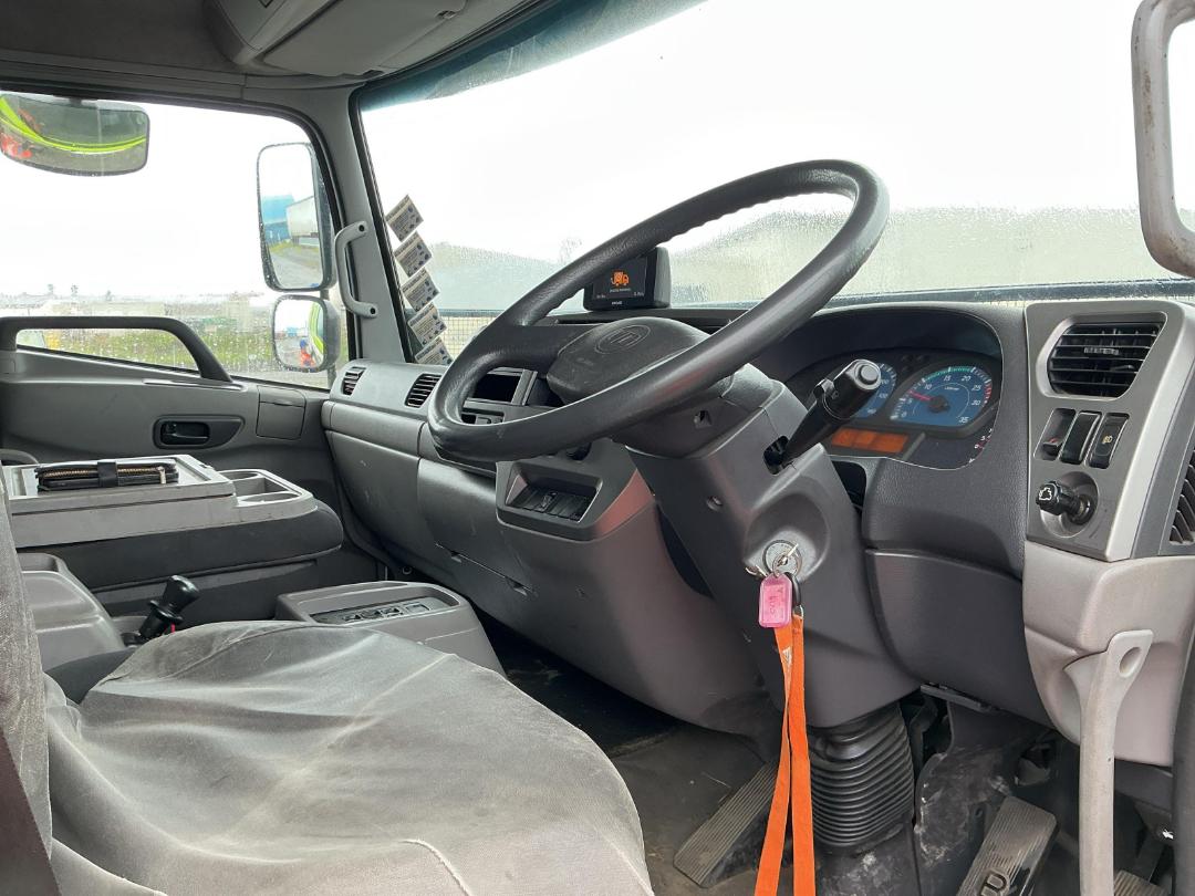 Photo '15' of UD Trucks PK17280 Curtainsider Photo '15' of UD Trucks PK17280 Curtainsider